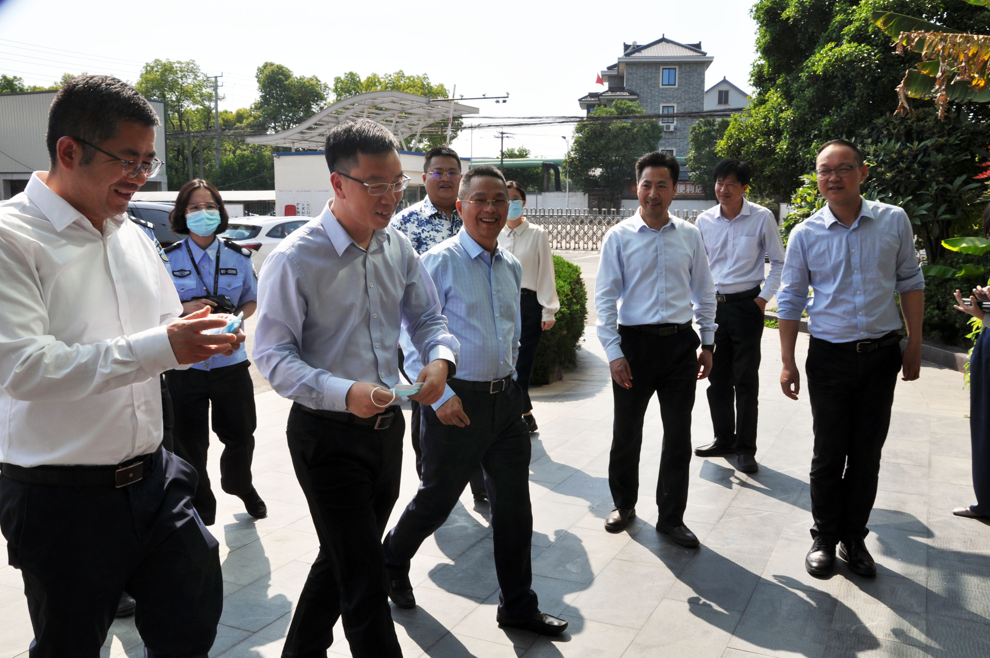 萧山区副区长、区公循分局局长张亮率队走访我司_海洋之神590
