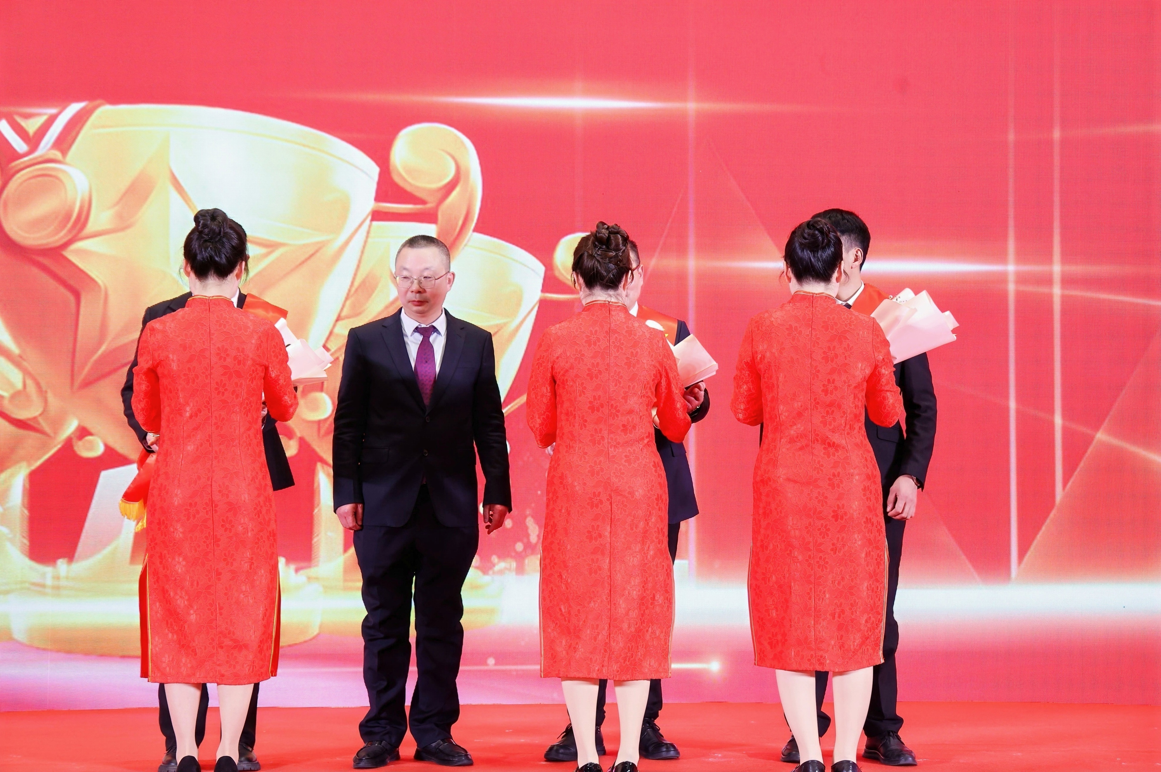 海洋之神590集团公司2024年度颁奖仪式盛放纵行_海洋之神590
